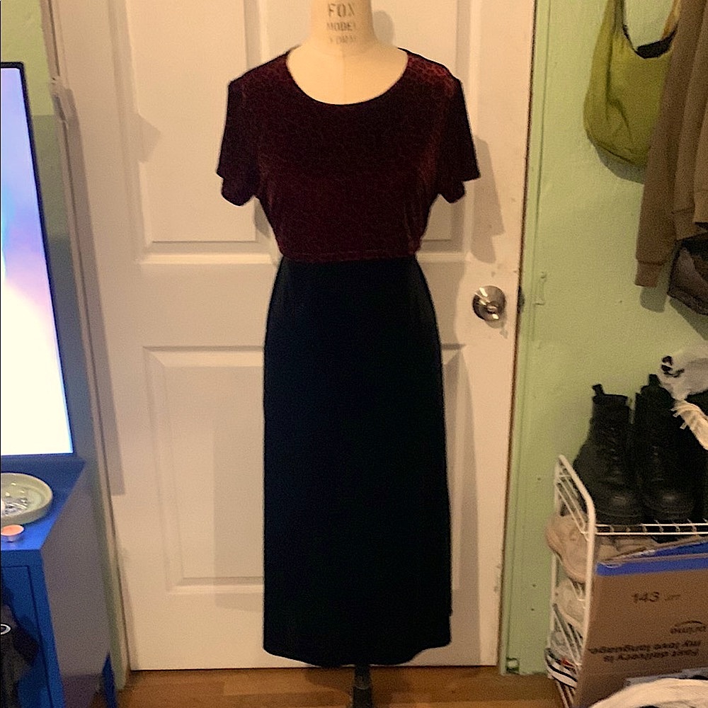 Vintage Amy Byer Velvet Leopard Top Burgundy and Black calf length dress